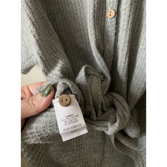 Eddie Bauer Button Down Tie Knot Front Short Sleeved Gray Blouse- Size Medium - Picture 4 of 4